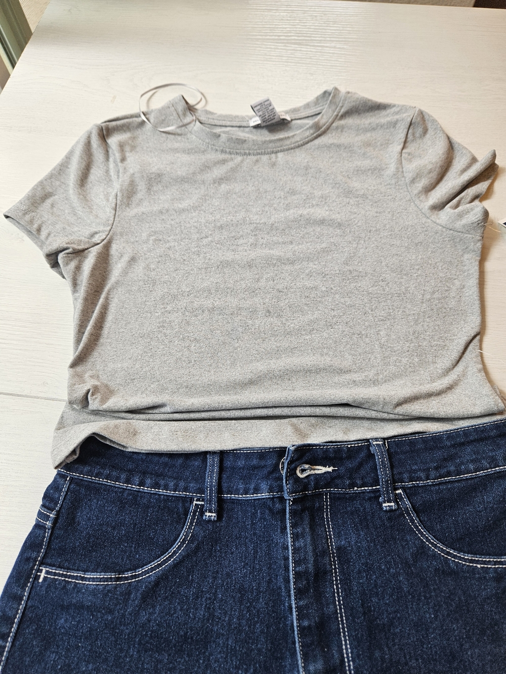 Women's Short Sleeve Tee in Light Gray